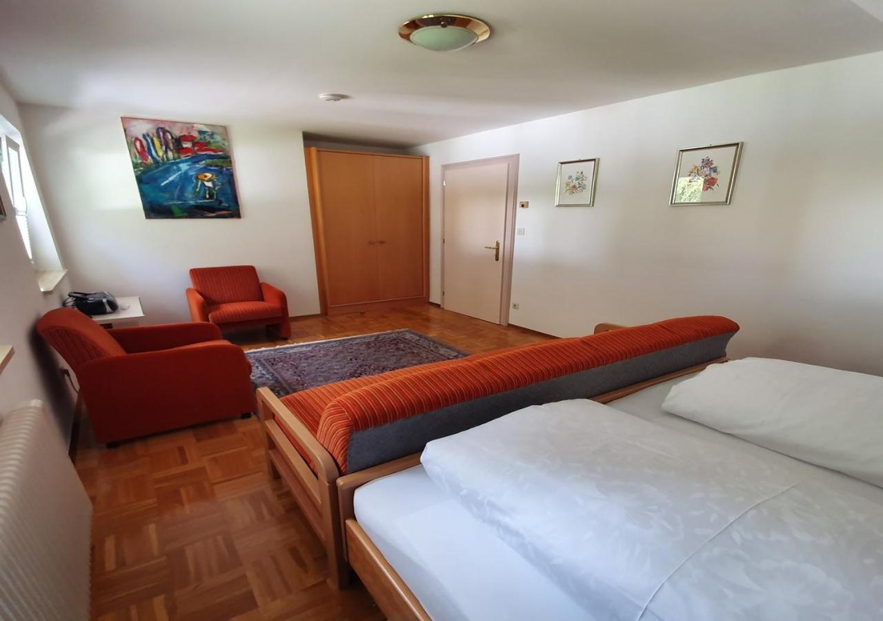 Haus Kraller-Urlaub Mit Seeblick Millstatt Exteriör bild